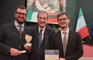 Il documentario “1943. Il Prezzo del Silenzio” vince il Primo Premio al Monte Carmignano per l’Europa 2025 Il documentario “1943. Il Prezzo del Silenzio” dei registi Antonio e Martino Masciopinto, prodotto dall’Archeoclub di Corato, vince il Premio nazionale Monte Carmignano 2025.
