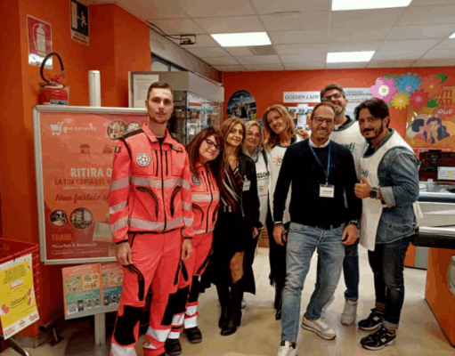 I volontari durante la Raccolta Alimentare promossa dall’Associazione Orizzonti