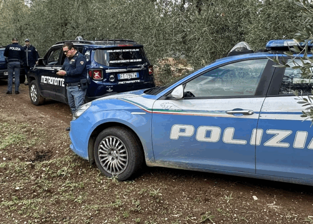 Recupero auto rubata L’auto rubata utilizzata per la spaccata al bar della stazione di servizio in via Andria a Corato