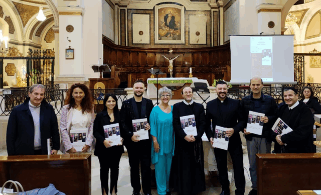 Autrice e ospiti nella serata dedicata al libro “Fervore Redentorista – Storia di una presenza Missionaria a Corato dal 1700 ad oggi” serata dedicata al libro “Fervore Redentorista – Storia di una presenza Missionaria a Corato dal 1700 ad oggi”