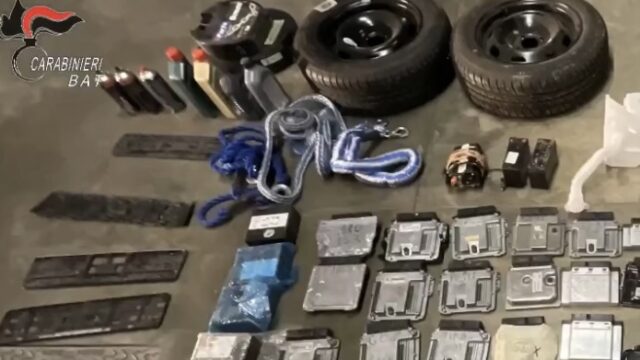 CARABINIERI BARLETTA-ANDRIA-TRANI OPERAZIONE “CAR JACKALS” «FURTI AGGRAVATI E RICETTAZIONE, QUATTRO ARRESTI» CARABINIERI BARLETTA-ANDRIA-TRANI OPERAZIONE “CAR JACKALS” «FURTI AGGRAVATI E RICETTAZIONE, QUATTRO ARRESTI» Base logistica a Corato