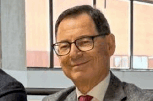 Giannicola Sinisi presenta il suo libro