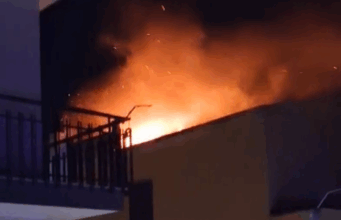 Momento dell’incendio in un’abitazione nei pressi di via Ruvo a Corato