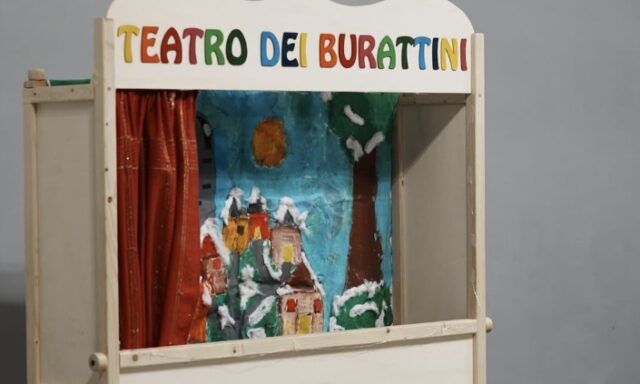 Screenshot Teatro dei burattini: in scena “La Principessa della Torre”, lo spettacolo dei bambini per raccontare la parità di genere