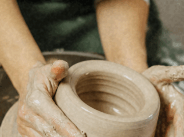 Progetto Storie di Argilla Natale 2025 “STORIE DI ARGILLA – Natale al Museo” un laboratorio di ceramica al Museo di Corato