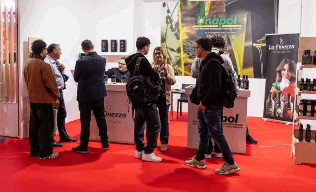 Unapol al Gustus Unapol presente al Gustus di Napoli