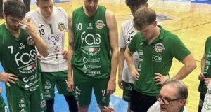 Gli atleti della Fas Basket Corato con il coach Verile