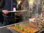 la cena di comunità in via Sant’Elia durante l’edizione 2024.