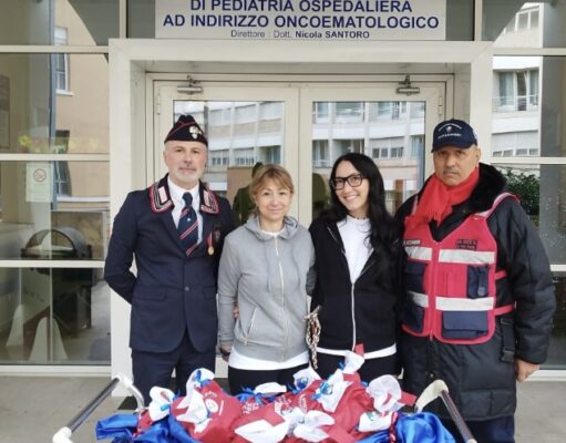 Solidarietà e sorrisi al Policlinico di Bari: doni ai piccoli pazienti del reparto onco-ematologico