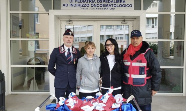 Solidarietà e sorrisi al Policlinico di Bari: doni ai piccoli pazienti del reparto onco-ematologico