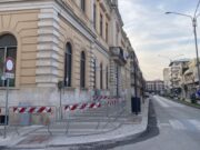Sicurezza nelle scuole di Corato, chiesto un monitoraggio urgente degli edifici scolastici Cornicione pericolante all’istituto Fornelli-Giovanni XXIII: intervento dei Vigili del Fuoco