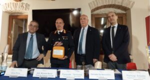 Il Rotary Corato dona due defibrillatori alla Polizia Locale