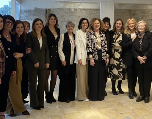 Storie di passione e successo femminile a Masseria Torre di Nebbia Donne e leadership Partecipanti all’evento dell’8 marzo storie di successo e amore in cucina a Masseria Torre di Nebbia