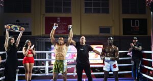 Mohamed Soari festeggia la vittoria per KO al Tigers Fighting di Molfetta