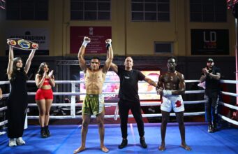 Mohamed Soari festeggia la vittoria per KO al Tigers Fighting di Molfetta