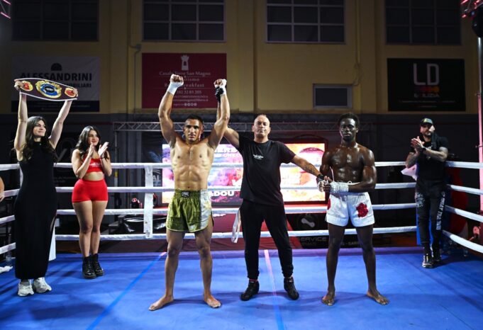 Mohamed Soari festeggia la vittoria per KO al Tigers Fighting di Molfetta