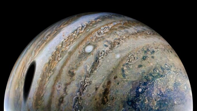 “Il Sistema Solare fa cose strane”: a Corato una serata di divulgazione scientifica con Pasquale Abbattista, astrofilo e divulgatore scientifico