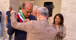 De Benedittis proclamato sindaco tra lacrime e applausi. Nel giorno del secondo mandato l’annuncio: «Corato è Città»