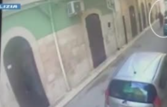Violenta rapina a un’anziana a Corato: arrestati due giovani