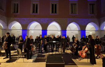 “Note da Oscar” incanta Corato: grande successo per l’Orchestra Sinfonica Federiciana