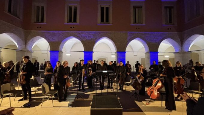 “Note da Oscar” incanta Corato: grande successo per l’Orchestra Sinfonica Federiciana