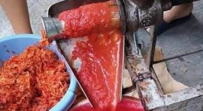 Salsa Fest torna ad Andria: Nicola Cusmai celebra il rito della passata di pomodoro