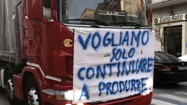 Protesta agricoltori e autotrasportatori Corato
